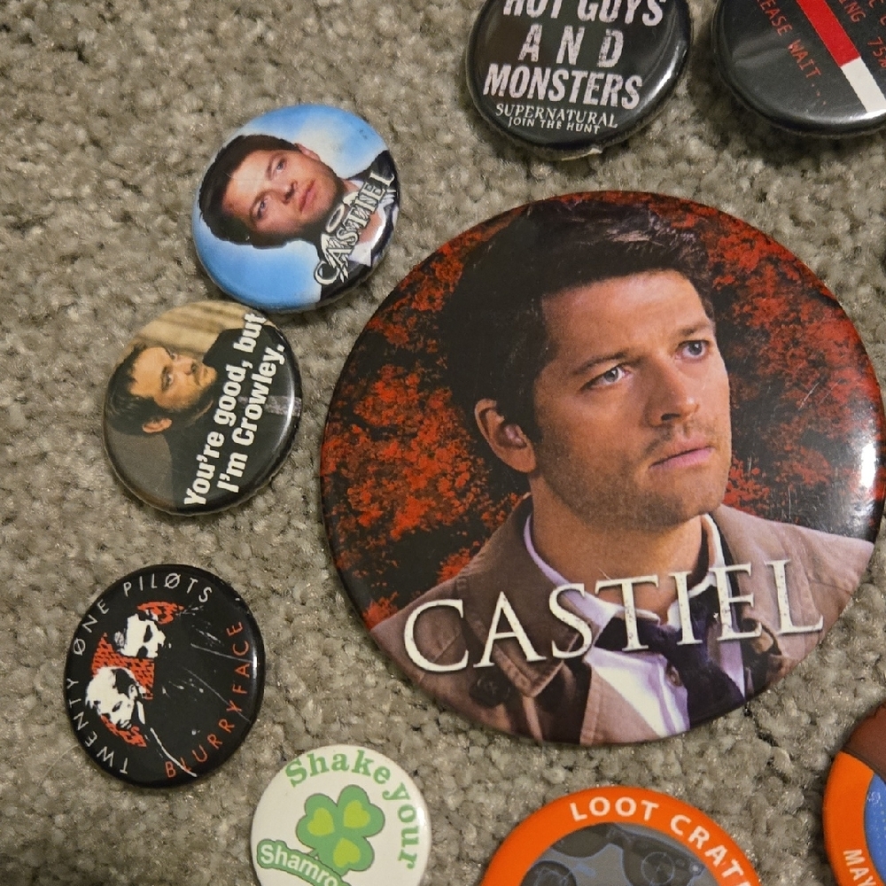 Assortment Of Buttons - Lootcrate, Supernatural - Picture 2 of 4